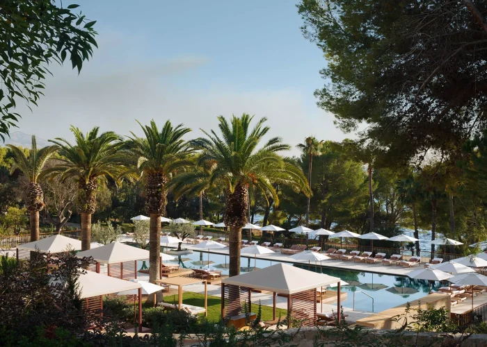 5-Four-Seasons-Mallorca-Arturo-and-Lauren-2_v2